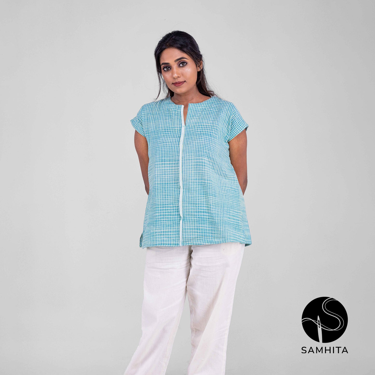 Blue space-dyed top with cap sleeves and contrast detail in the center(WT208B)
